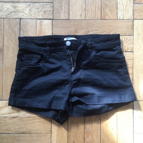 H$M Black Shorts - Picture 1 of 3